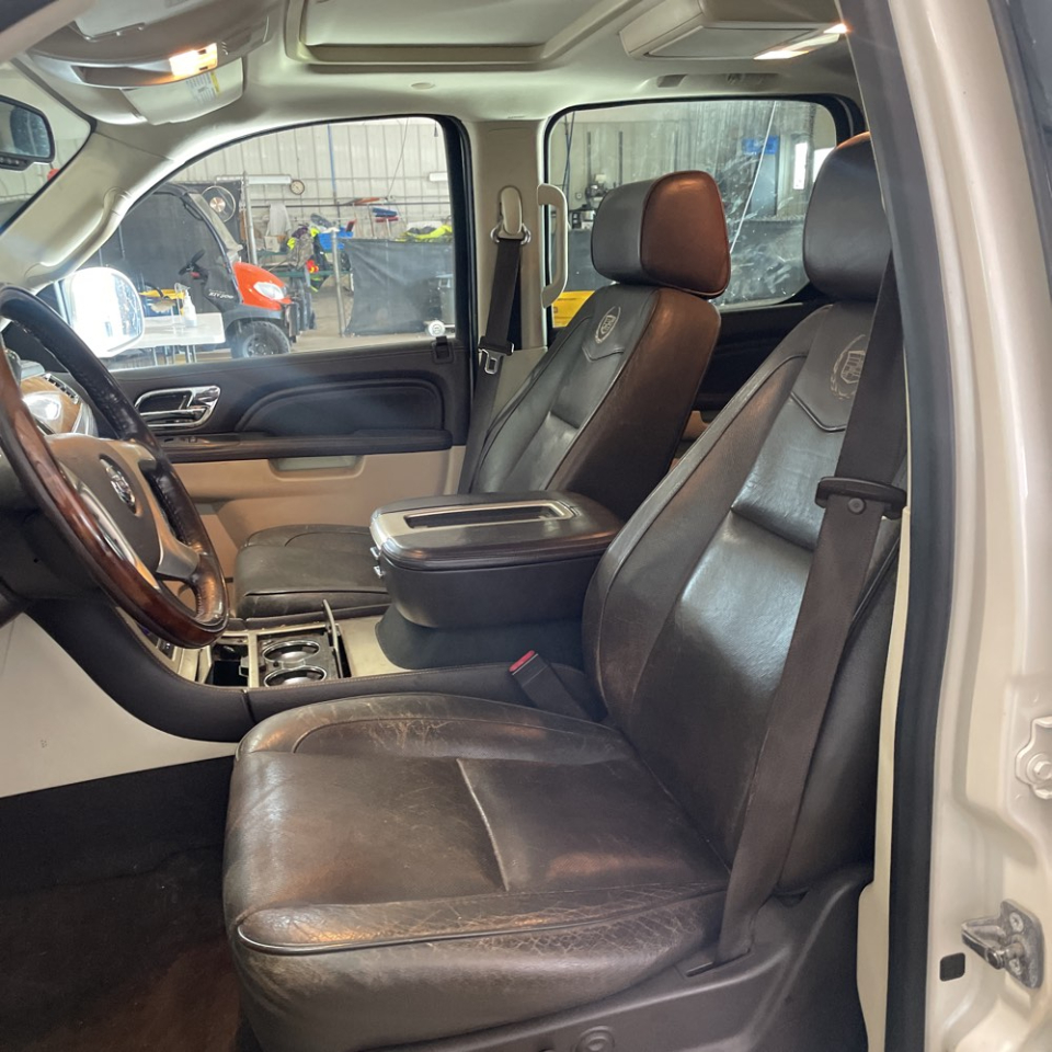 Cadillac Escalade ESV AWD 4dr Platinum Edition 2012