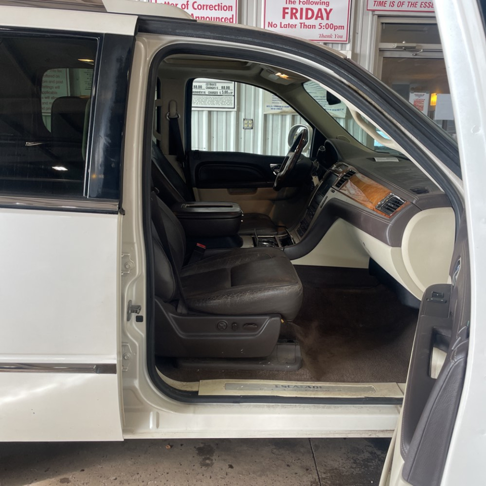 Cadillac Escalade ESV AWD 4dr Platinum Edition 2012