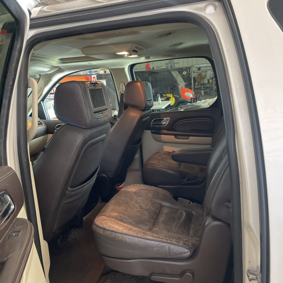 Cadillac Escalade ESV AWD 4dr Platinum Edition 2012