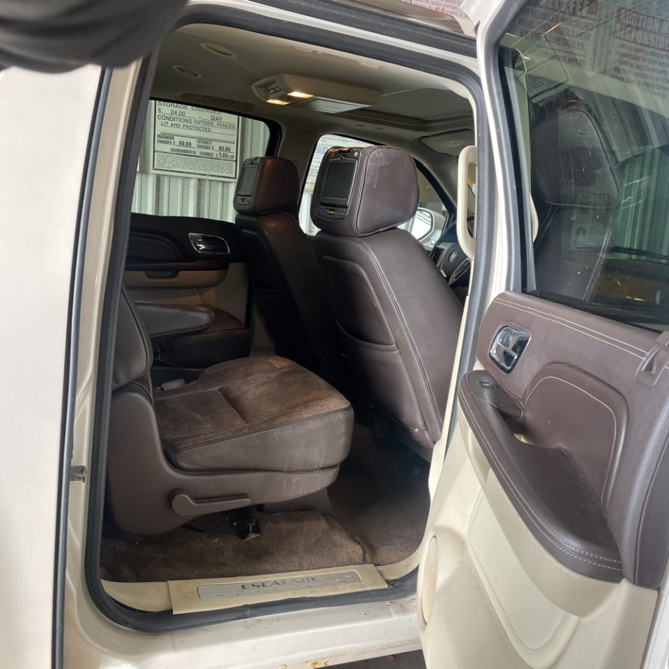 Cadillac Escalade ESV AWD 4dr Platinum Edition 2012