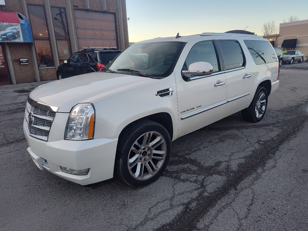 Cadillac Escalade ESV AWD 4dr Platinum Edition 2012