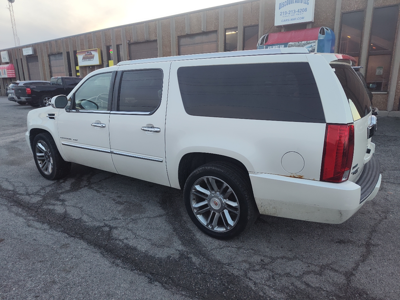 Cadillac Escalade ESV AWD 4dr Platinum Edition 2012