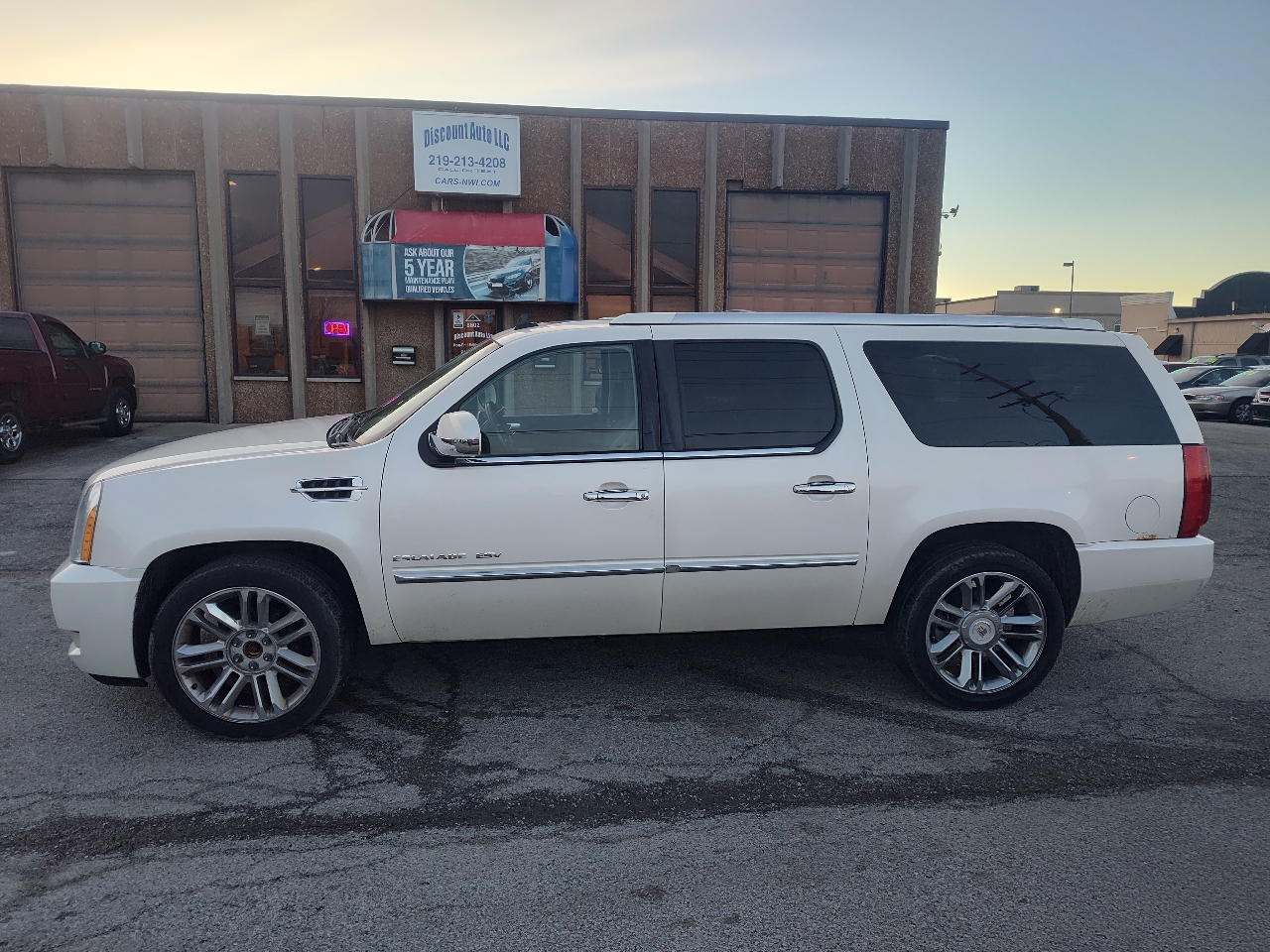 Cadillac Escalade ESV AWD 4dr Platinum Edition 2012