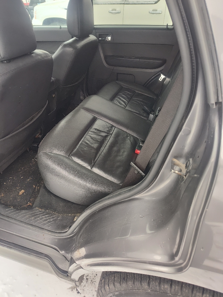 Ford Escape FWD 4dr XLT 2011