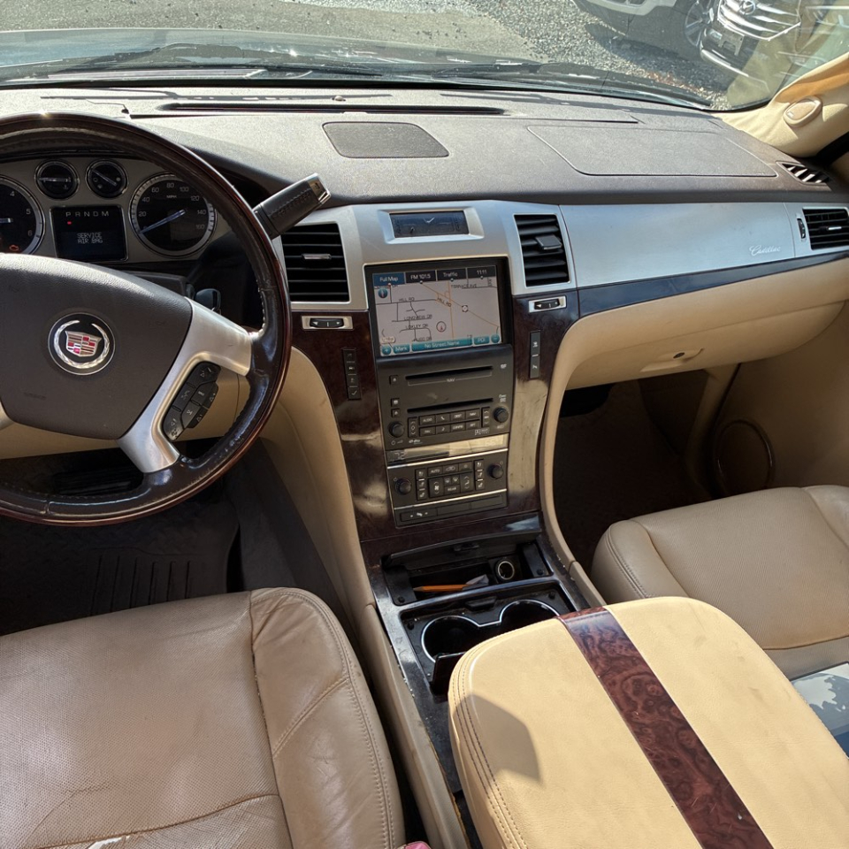 Cadillac Escalade AWD 4dr 2009