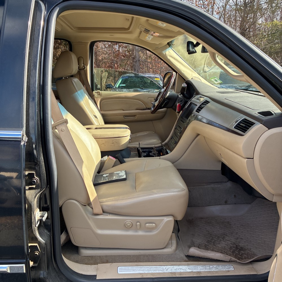 Cadillac Escalade AWD 4dr 2009