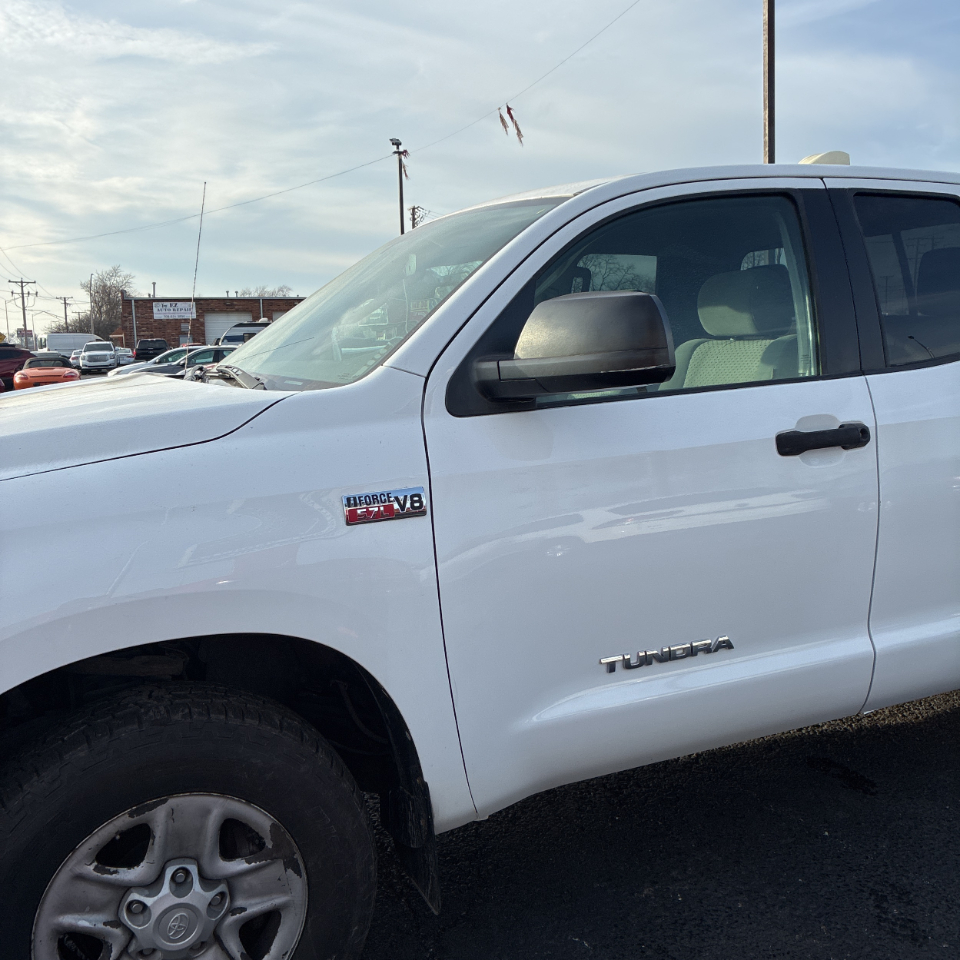 Toyota Tundra 4WD Truck Double Cab 5.7L FFV V8 6-Spd AT (Natl) 2012