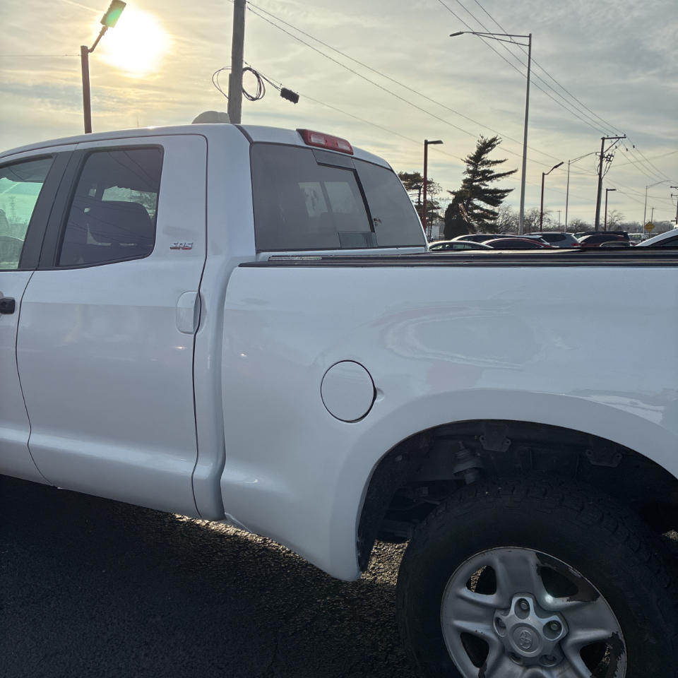 Toyota Tundra 4WD Truck Double Cab 5.7L FFV V8 6-Spd AT (Natl) 2012