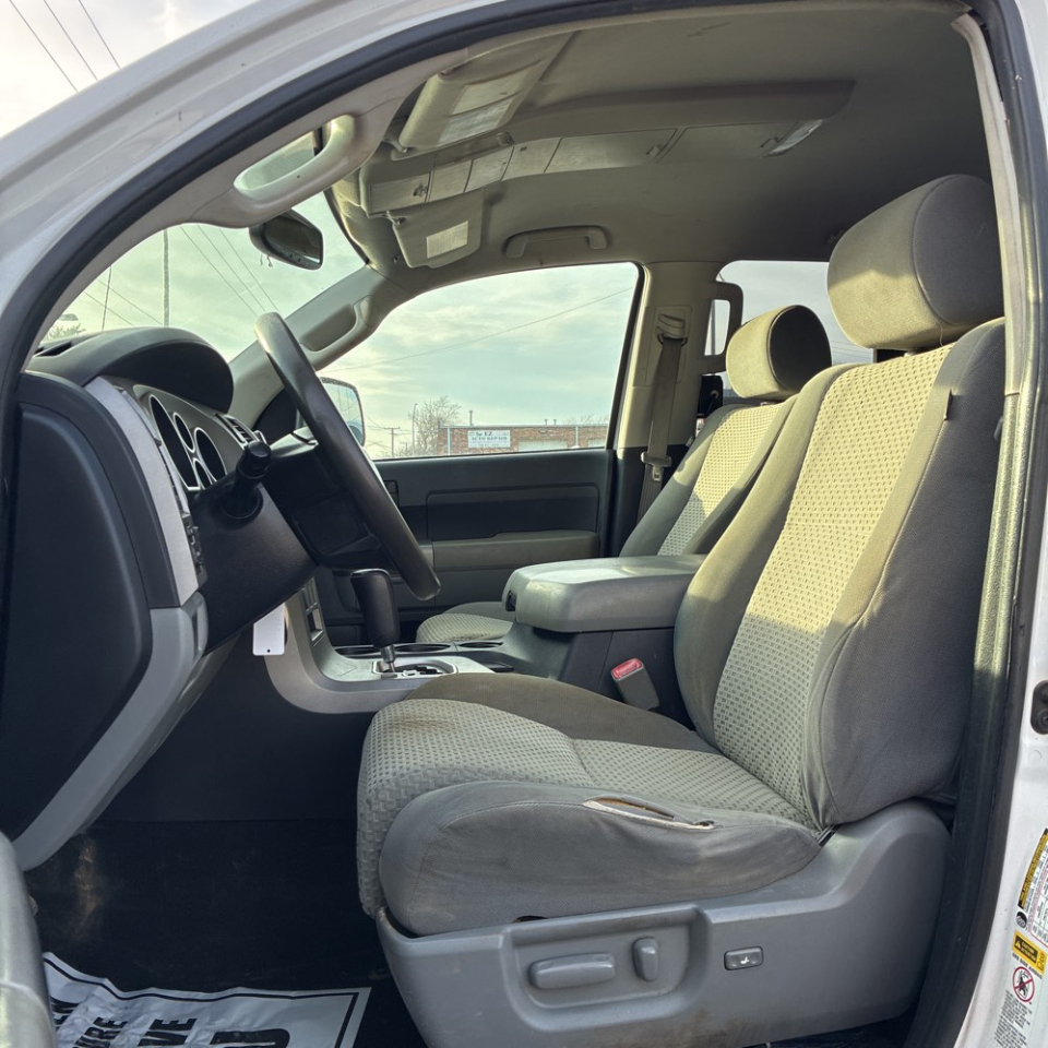 Toyota Tundra 4WD Truck Double Cab 5.7L FFV V8 6-Spd AT (Natl) 2012