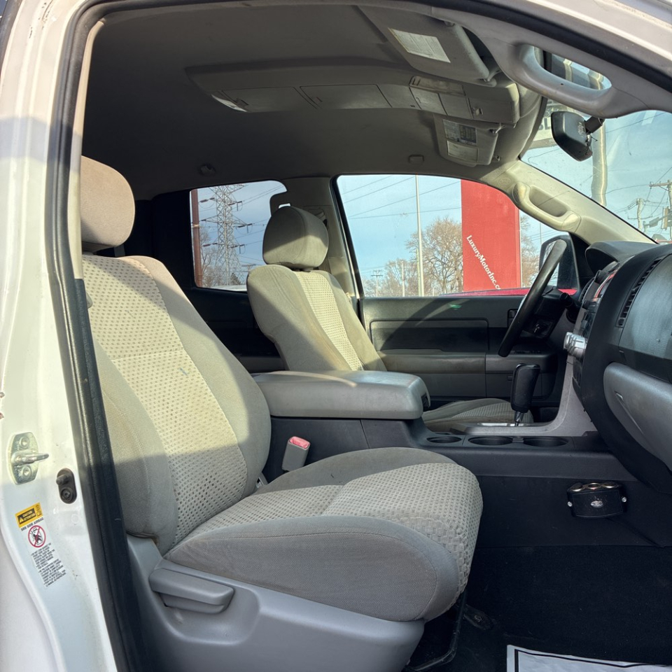 Toyota Tundra 4WD Truck Double Cab 5.7L FFV V8 6-Spd AT (Natl) 2012