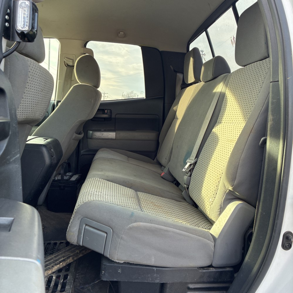 Toyota Tundra 4WD Truck Double Cab 5.7L FFV V8 6-Spd AT (Natl) 2012