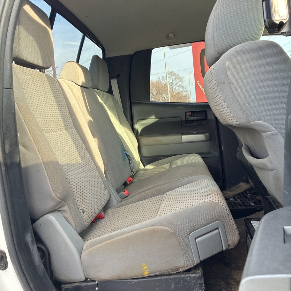 Toyota Tundra 4WD Truck Double Cab 5.7L FFV V8 6-Spd AT (Natl) 2012