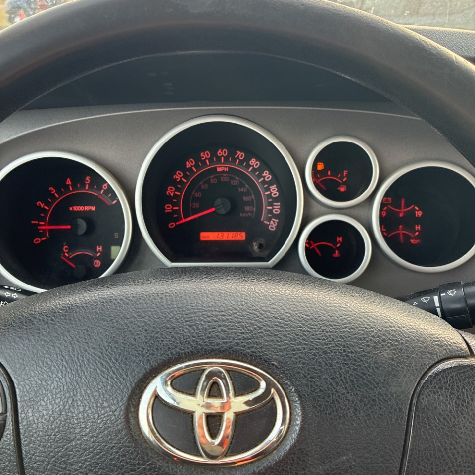 Toyota Tundra 4WD Truck Double Cab 5.7L FFV V8 6-Spd AT (Natl) 2012