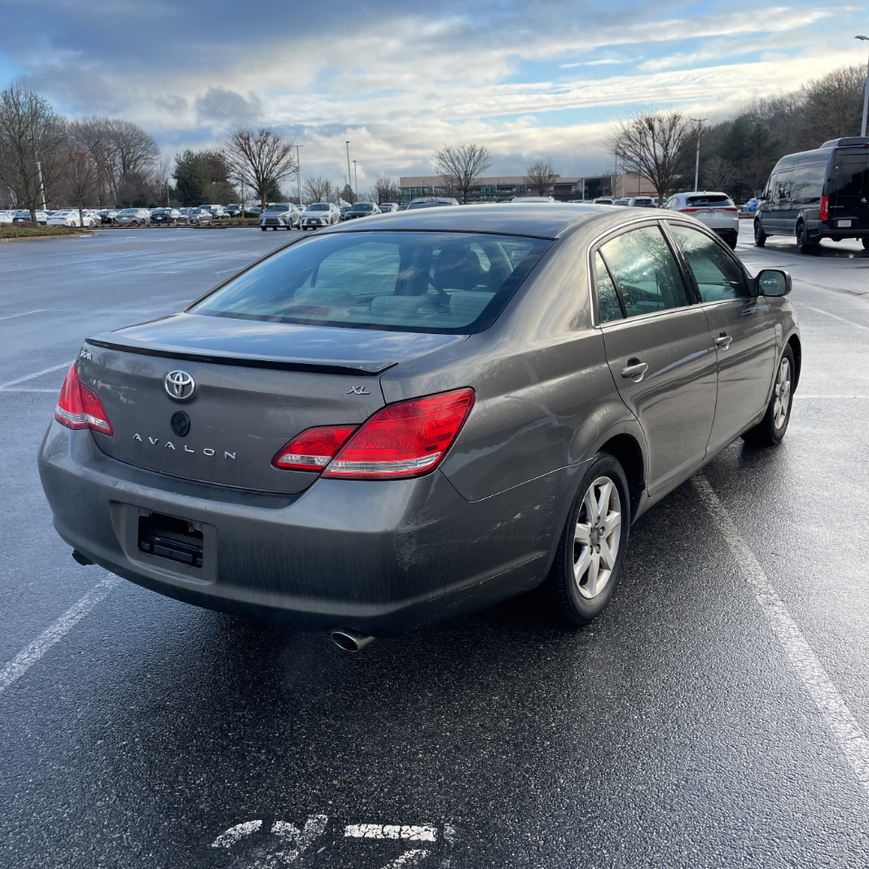 Toyota Avalon 4dr Sdn XL (Natl) 2006