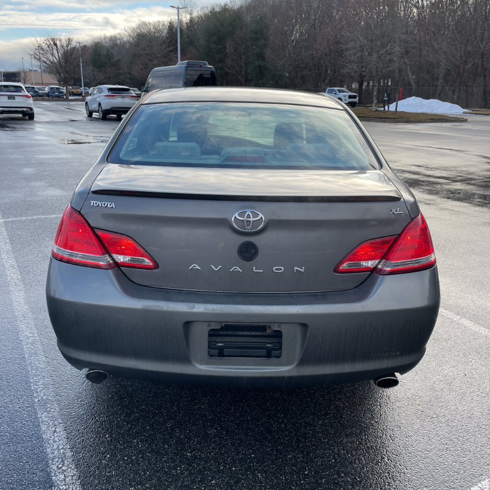 Toyota Avalon 4dr Sdn XL (Natl) 2006