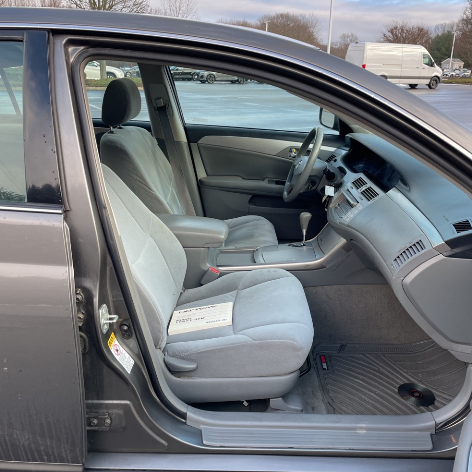 Toyota Avalon 4dr Sdn XL (Natl) 2006