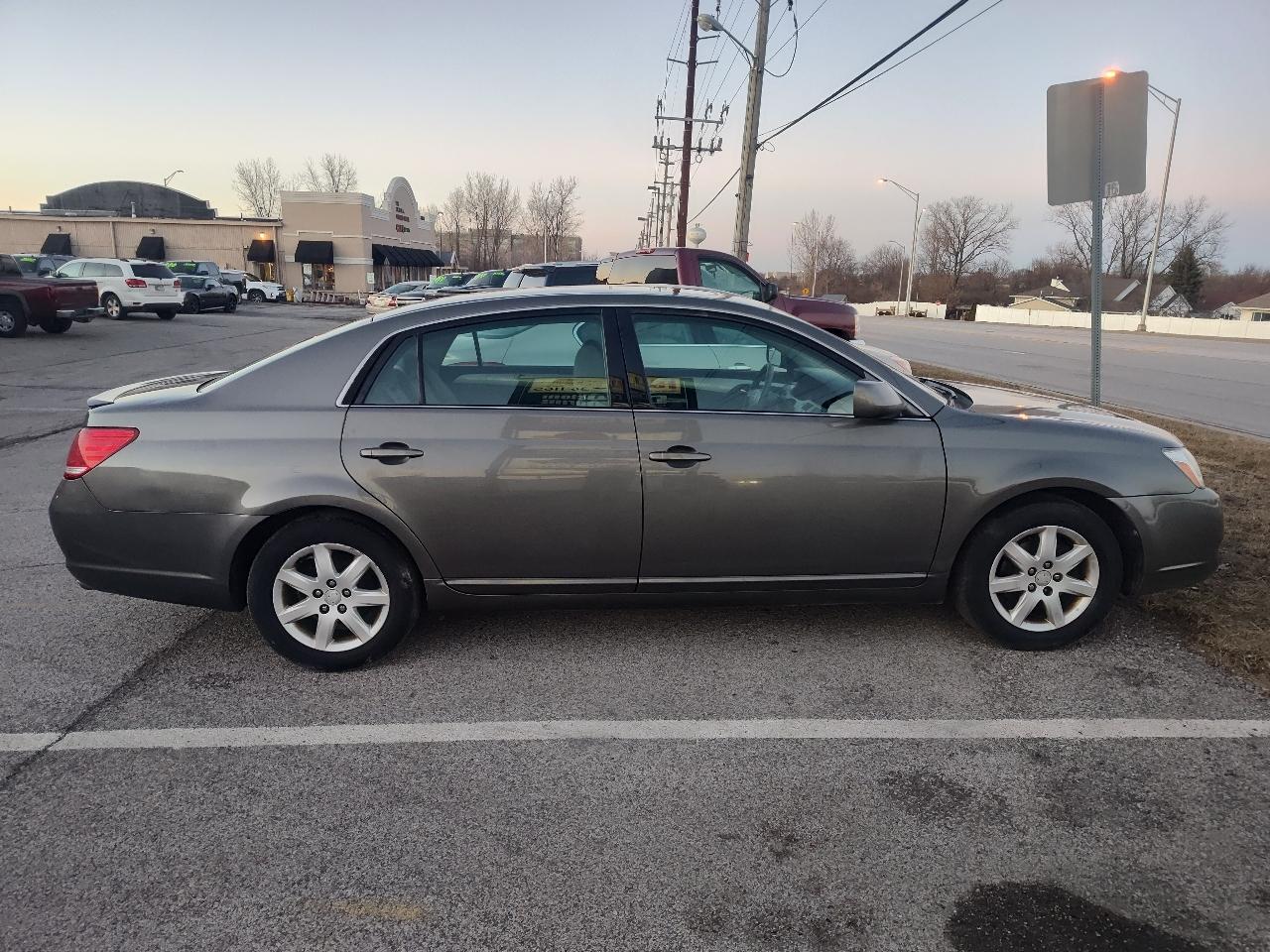 Toyota Avalon 4dr Sdn XL (Natl) 2006