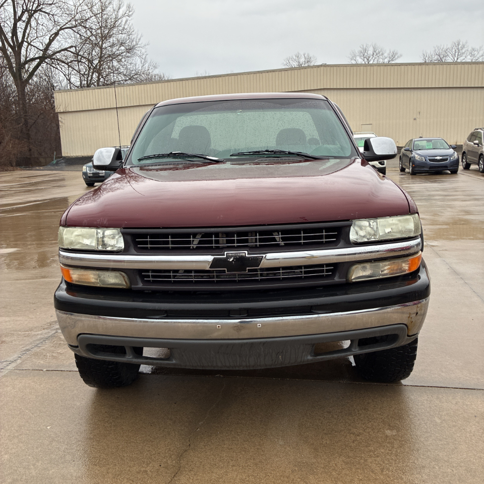 Chevrolet Silverado 1500 Reg Cab 119.0" WB 4WD LS 2000