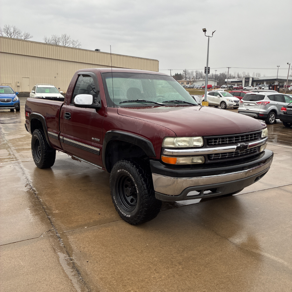 Chevrolet Silverado 1500 Reg Cab 119.0" WB 4WD LS 2000