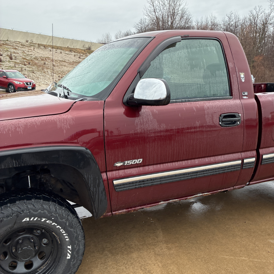 Chevrolet Silverado 1500 Reg Cab 119.0" WB 4WD LS 2000
