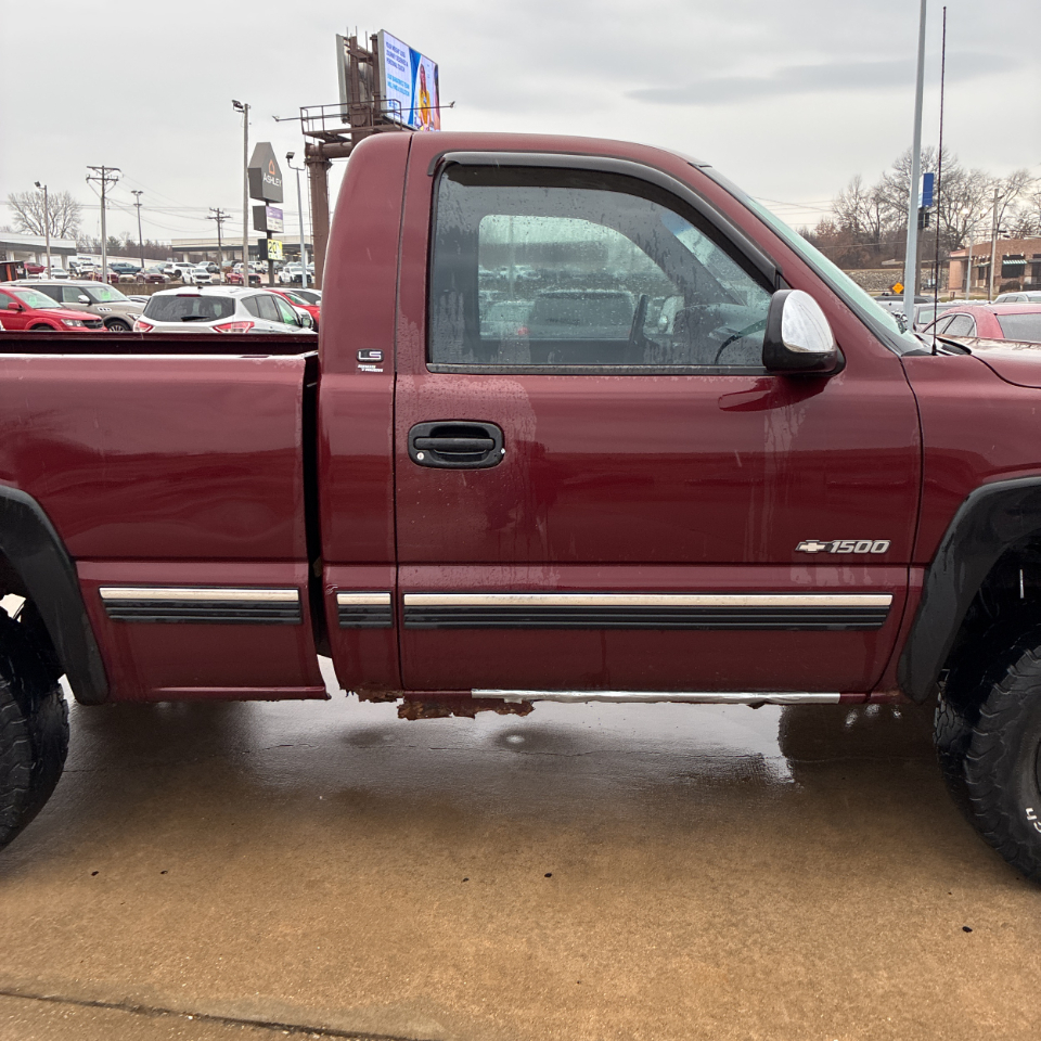 Chevrolet Silverado 1500 Reg Cab 119.0" WB 4WD LS 2000
