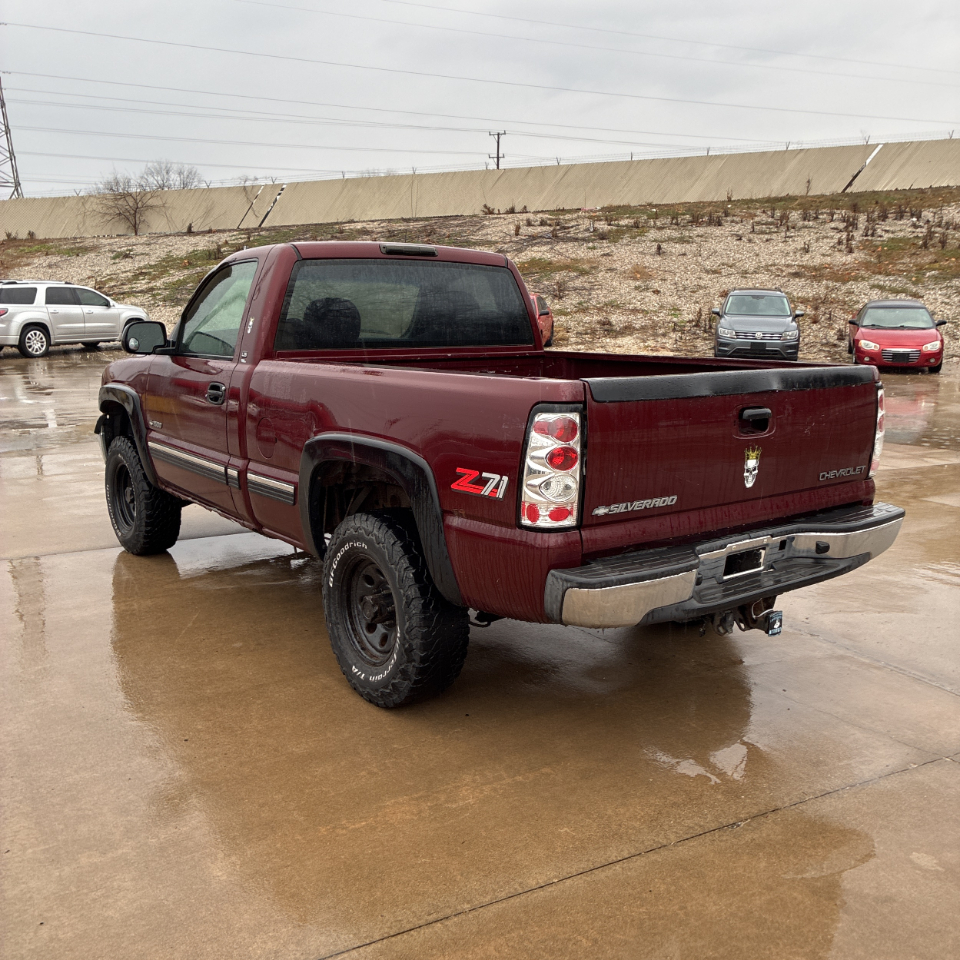 Chevrolet Silverado 1500 Reg Cab 119.0" WB 4WD LS 2000
