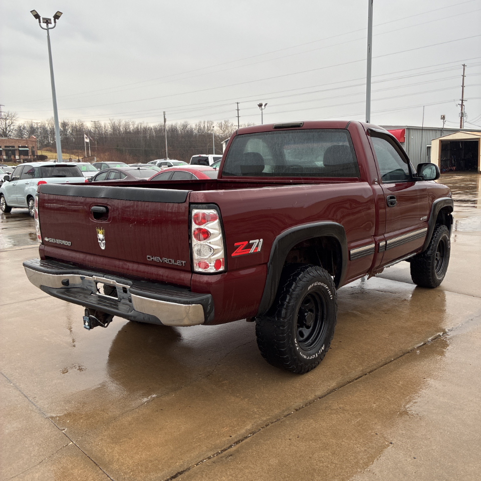 Chevrolet Silverado 1500 Reg Cab 119.0" WB 4WD LS 2000