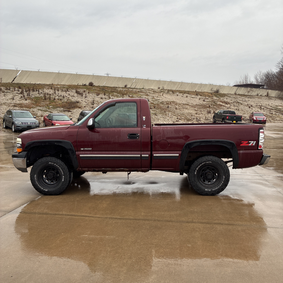 Chevrolet Silverado 1500 Reg Cab 119.0" WB 4WD LS 2000
