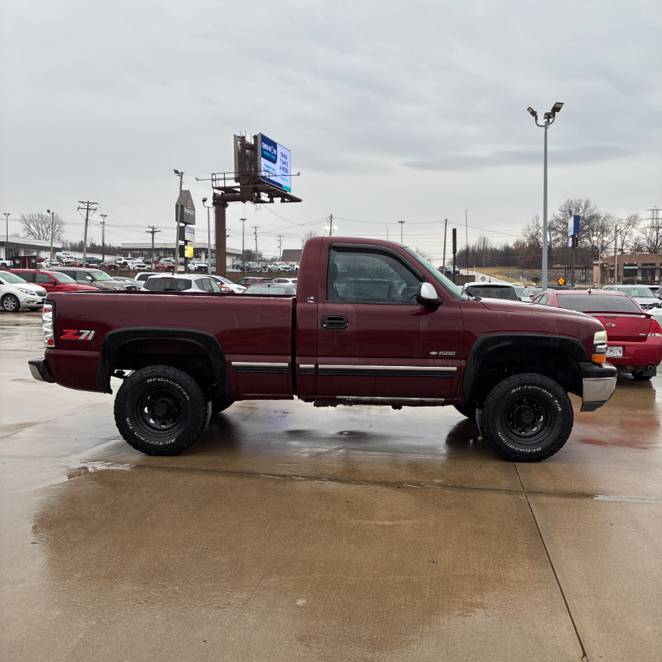Chevrolet Silverado 1500 Reg Cab 119.0" WB 4WD LS 2000