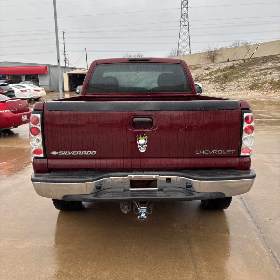 Chevrolet Silverado 1500 Reg Cab 119.0" WB 4WD LS 2000