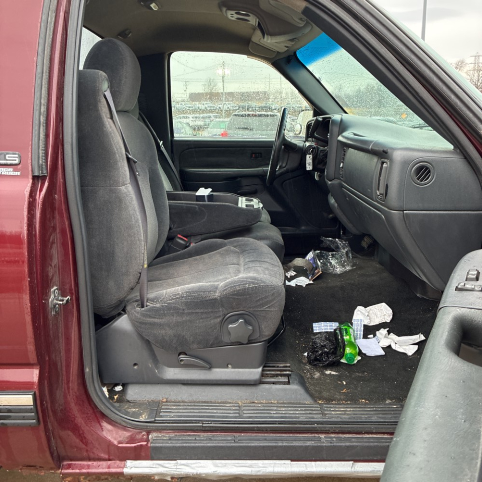 Chevrolet Silverado 1500 Reg Cab 119.0" WB 4WD LS 2000