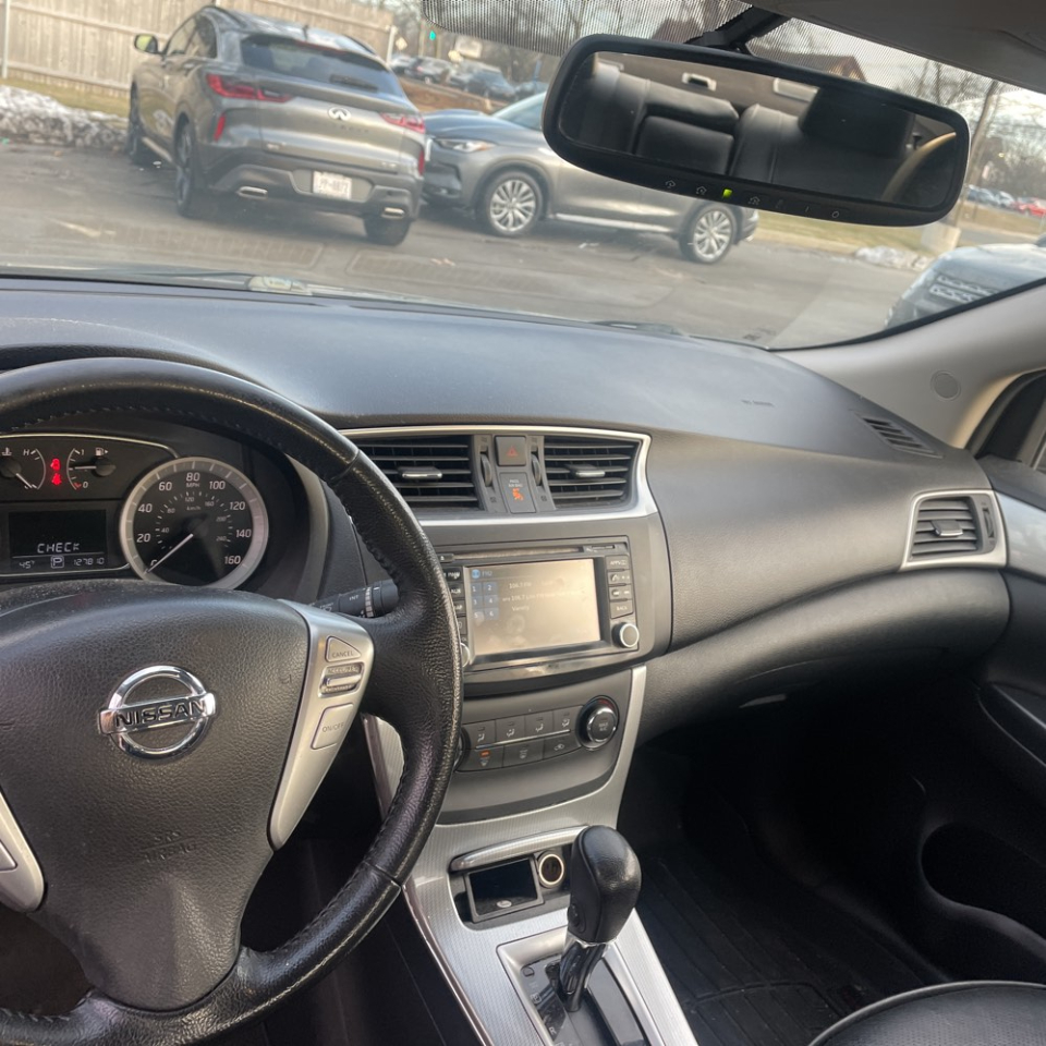 Nissan Sentra 4dr Sdn I4 CVT SR 2015