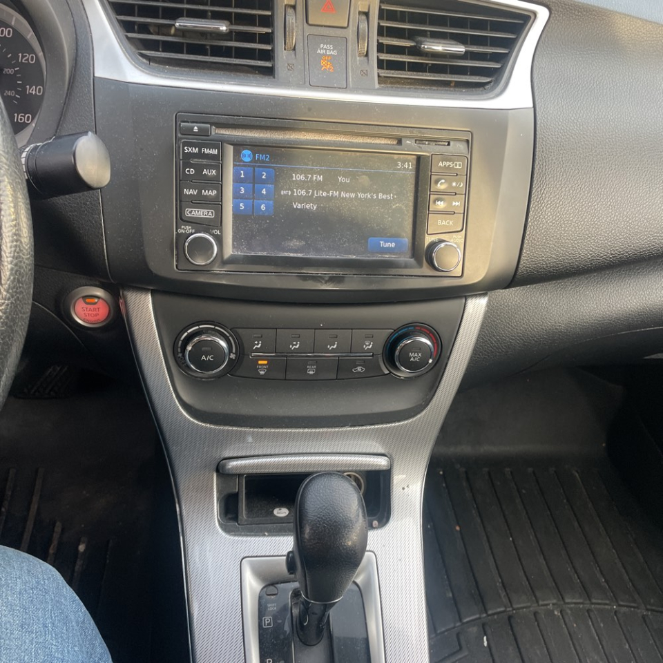 Nissan Sentra 4dr Sdn I4 CVT SR 2015