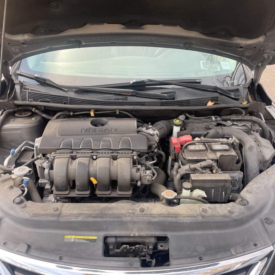 Nissan Sentra 4dr Sdn I4 CVT SR 2015