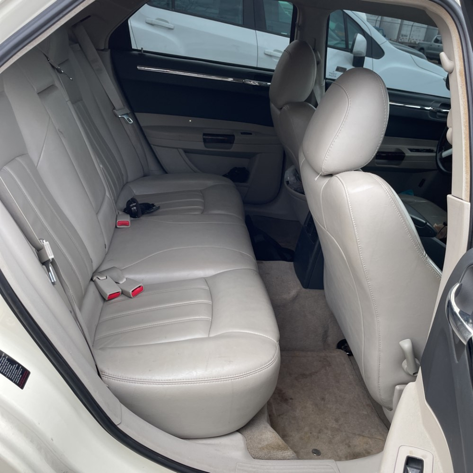 Chrysler 300 4dr Sdn 300C 2006