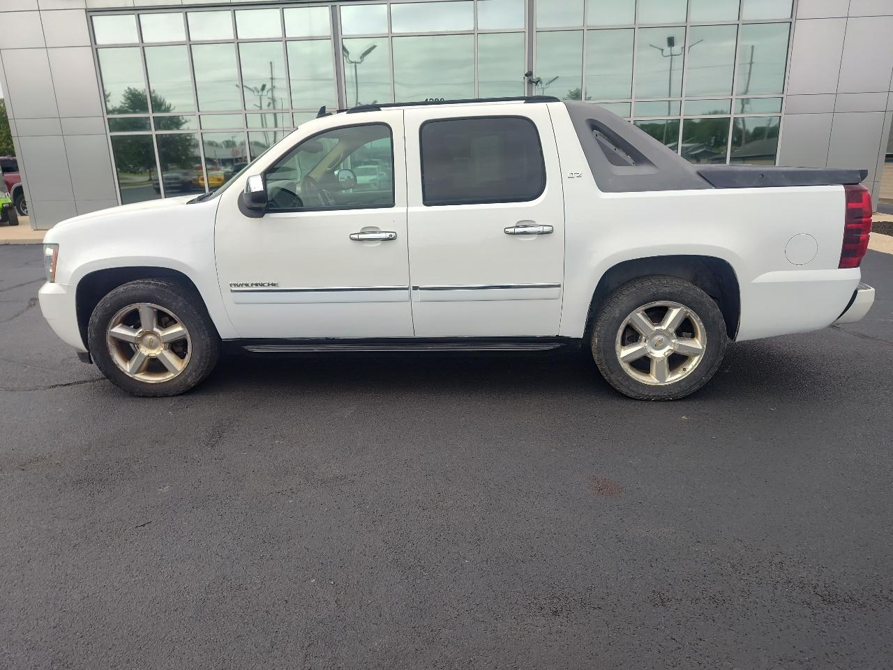 Chevrolet Avalanche 4WD Crew Cab LTZ 2010