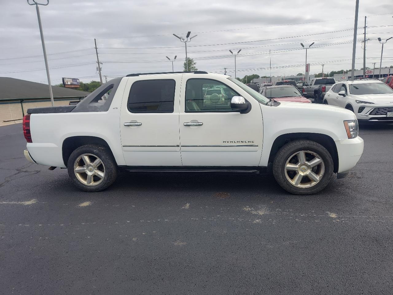 Chevrolet Avalanche 4WD Crew Cab LTZ 2010