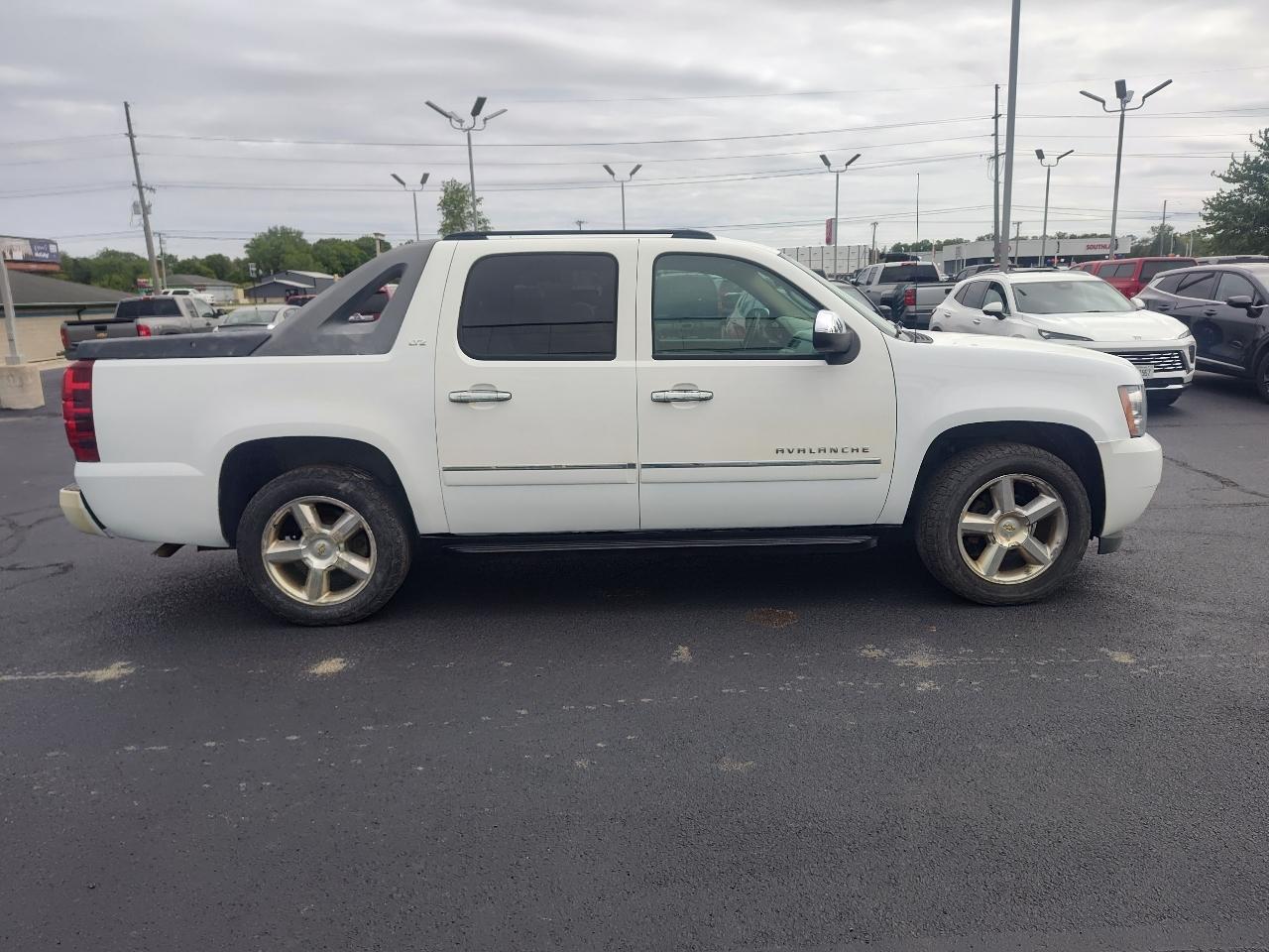 Chevrolet Avalanche 4WD Crew Cab LTZ 2010