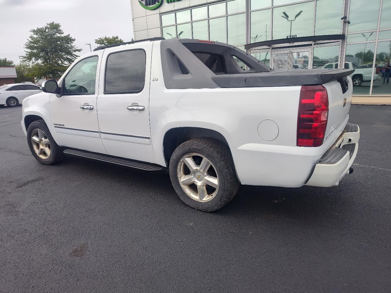 Chevrolet Avalanche 4WD Crew Cab LTZ 2010