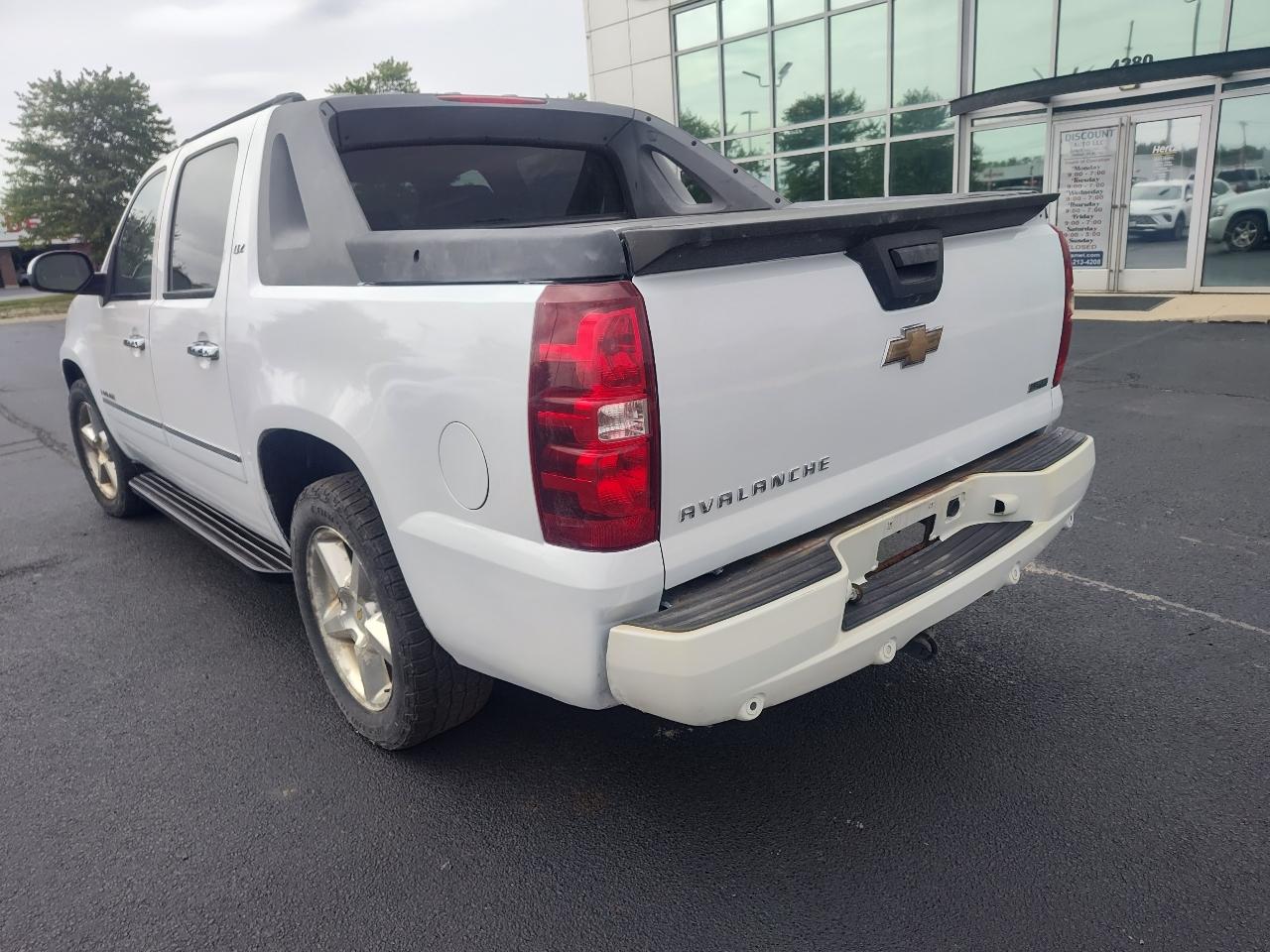 Chevrolet Avalanche 4WD Crew Cab LTZ 2010