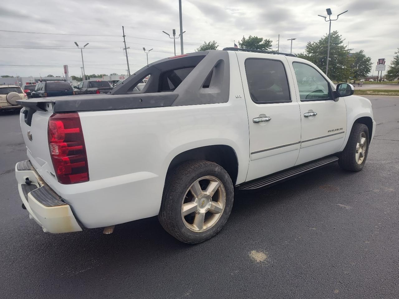 Chevrolet Avalanche 4WD Crew Cab LTZ 2010