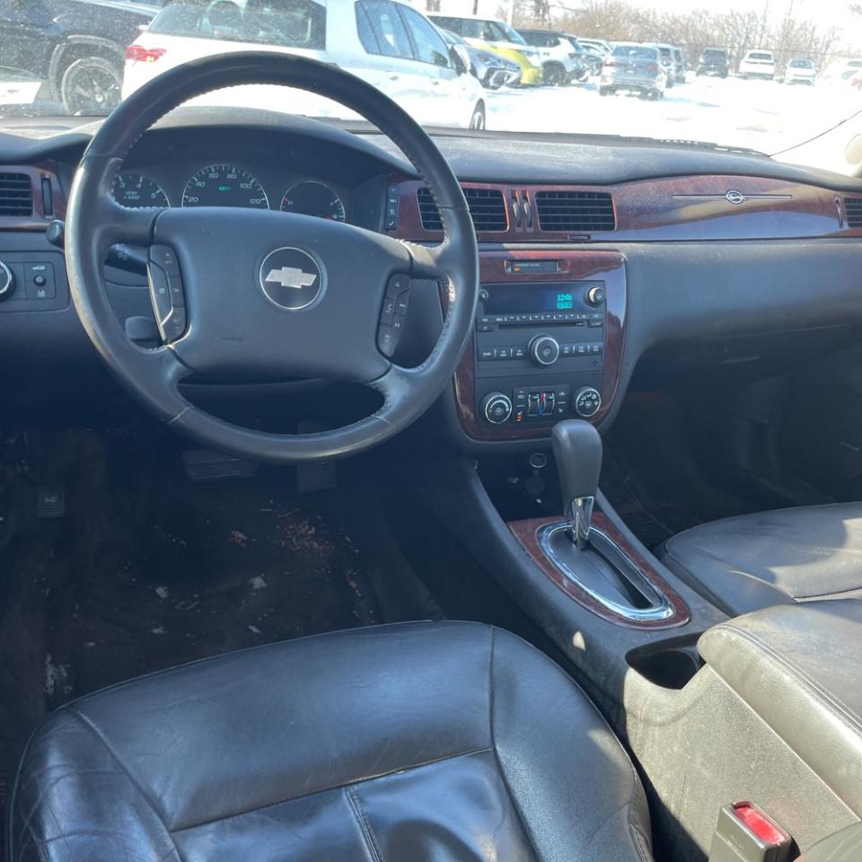 Chevrolet Impala 4dr Sdn 3.5L LT 2009
