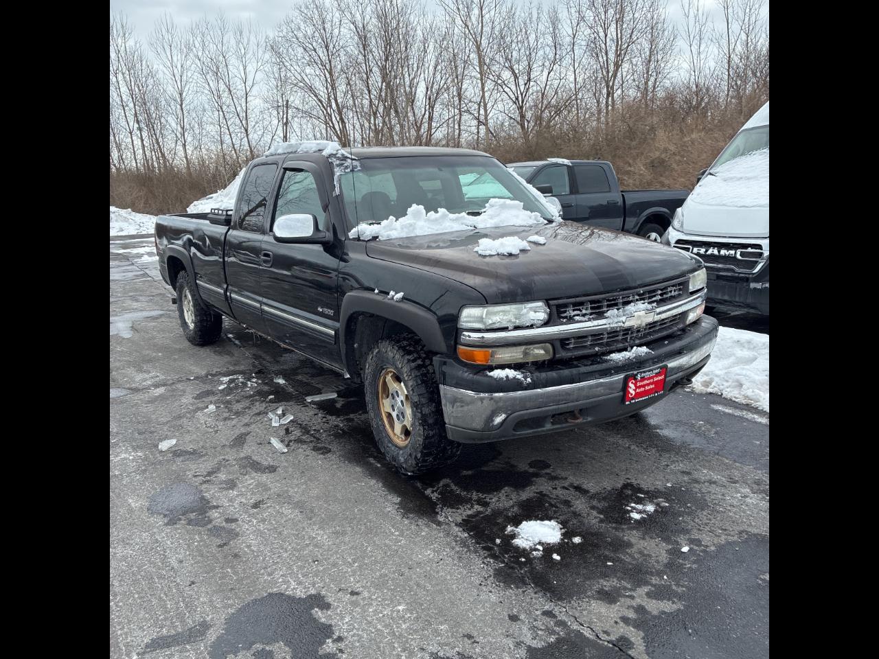 Chevrolet Silverado 1500 4dr Ext Cab 157.5" WB 4WD LS 2000