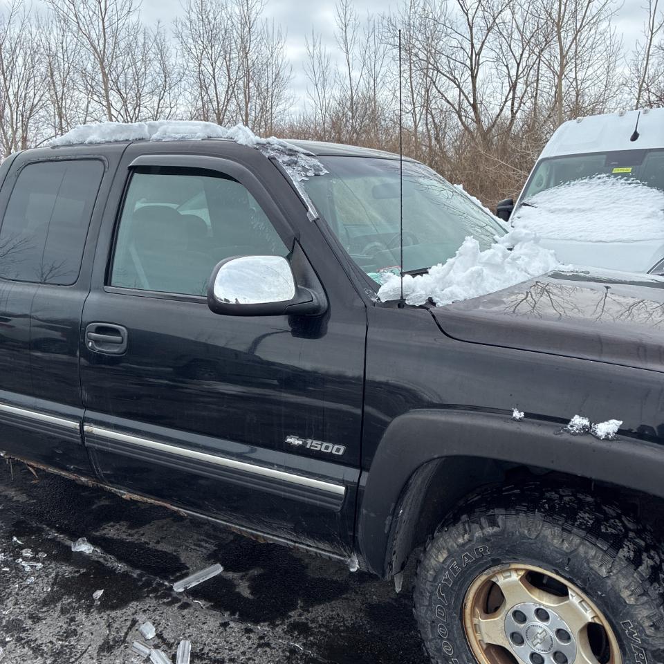 Chevrolet Silverado 1500 4dr Ext Cab 157.5" WB 4WD LS 2000