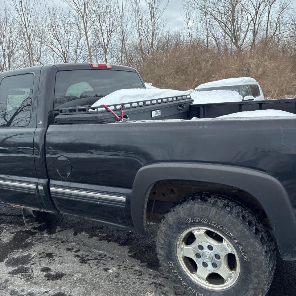 Chevrolet Silverado 1500 4dr Ext Cab 157.5" WB 4WD LS 2000