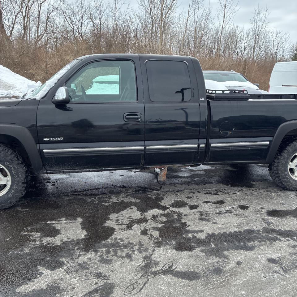 Chevrolet Silverado 1500 4dr Ext Cab 157.5" WB 4WD LS 2000