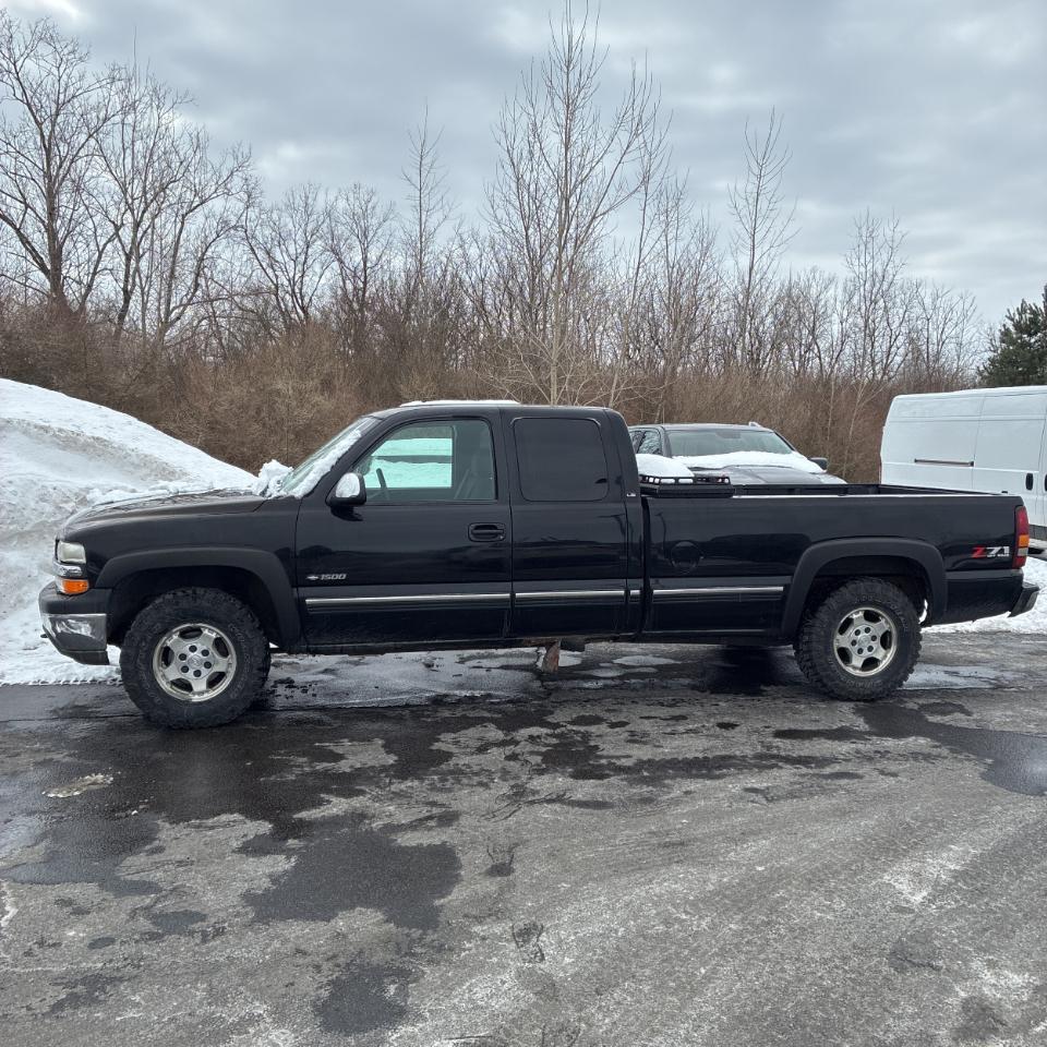 Chevrolet Silverado 1500 4dr Ext Cab 157.5" WB 4WD LS 2000
