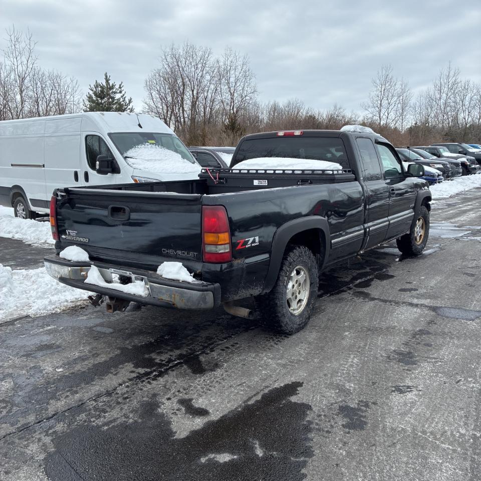 Chevrolet Silverado 1500 4dr Ext Cab 157.5" WB 4WD LS 2000