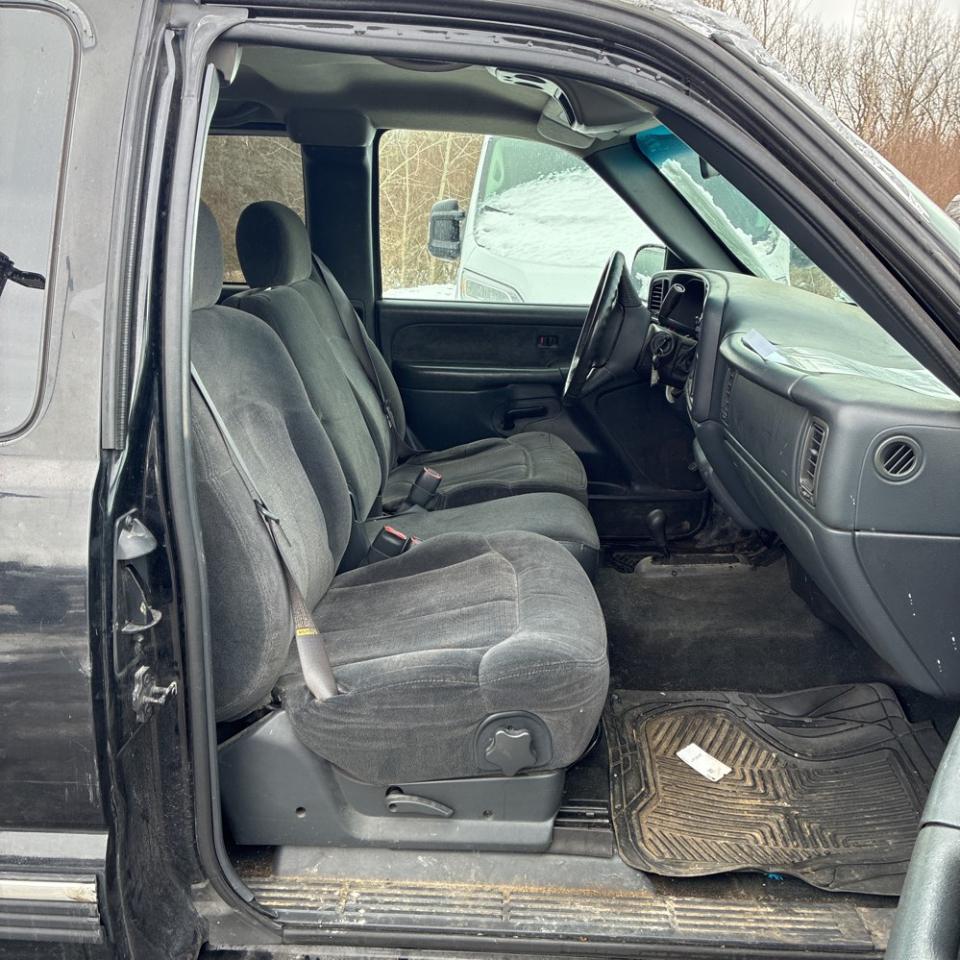 Chevrolet Silverado 1500 4dr Ext Cab 157.5" WB 4WD LS 2000