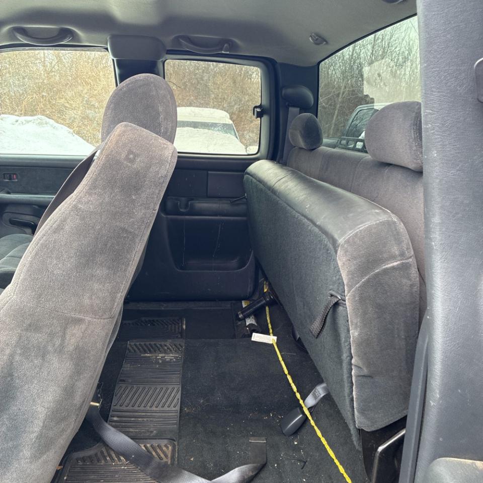 Chevrolet Silverado 1500 4dr Ext Cab 157.5" WB 4WD LS 2000